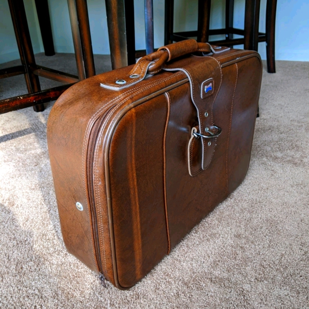Vintage70s Med.Sze AmericanTourister Brwn SuitCase